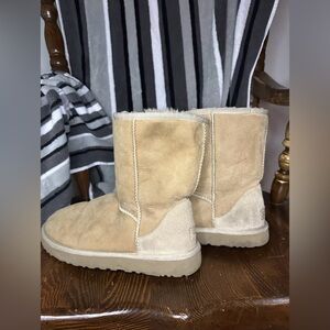 Ugg Australia Women's Classic Short
Light Tan Winter Boots Pull On Sz W8